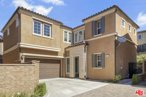Photo of 20705 W Chestnut Circle, Porter Ranch, CA 91326 (MLS # 26724611)