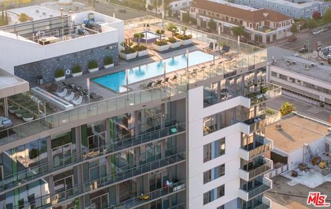 Photo of 3033 Wilshire Boulevard #1113, Los Angeles, CA 90010 (MLS # 25622899)