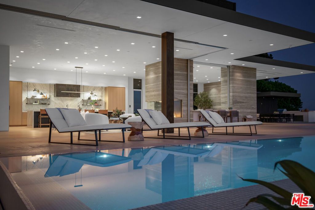 Photo of 26946 Pacific Coast Hwy Hwy, Malibu, CA 90265 (MLS # 25589127)