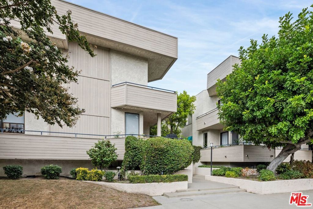 Photo of 4519 Coldwater Canyon Avenue #10, Studio City, CA 91604 (MLS # 25600463)