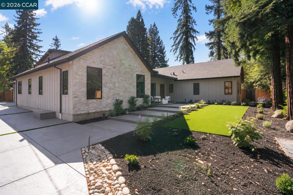 132 Leona Ct