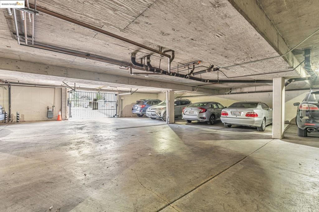 listing image 130721770343604444303