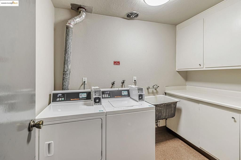 listing image 130728975039568072324