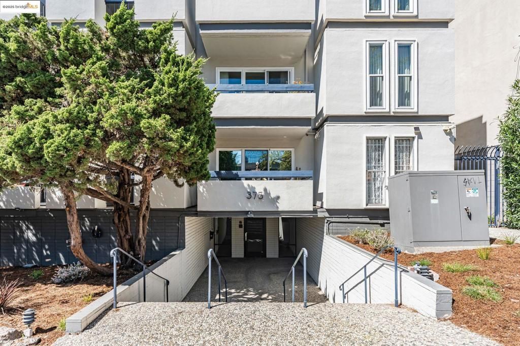 listing image 130720554932328705930