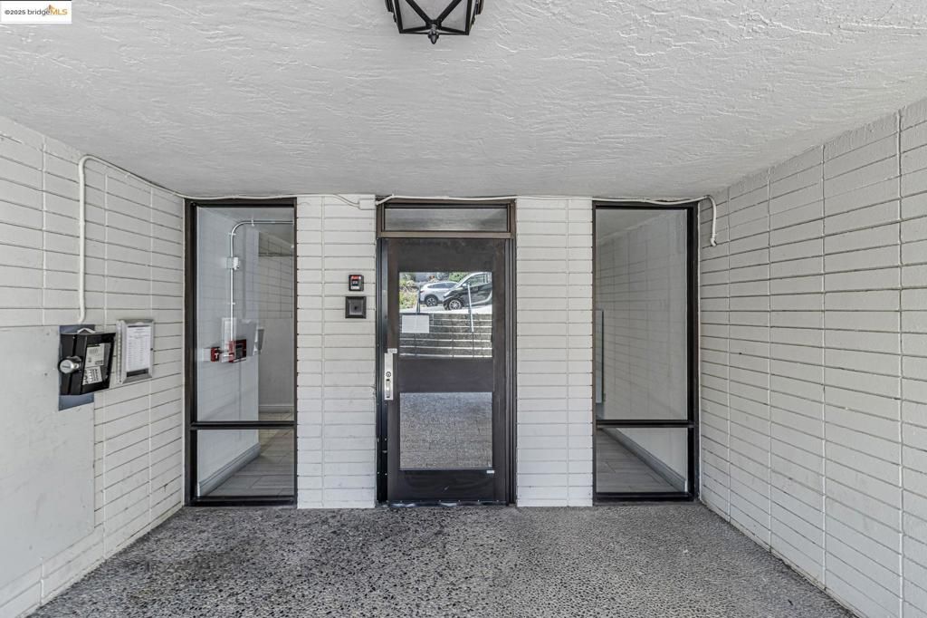 listing image 130721916299633353300