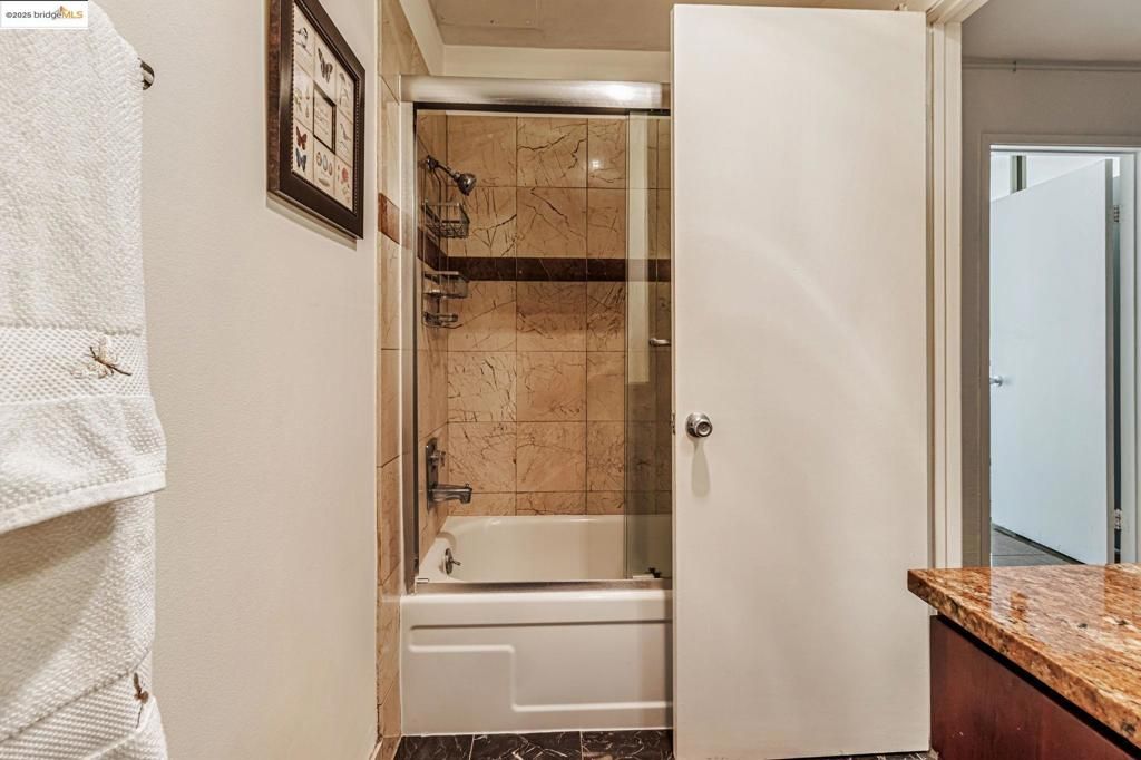 listing image 130725160565308419240