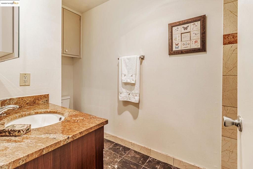 listing image 130729978190890023253