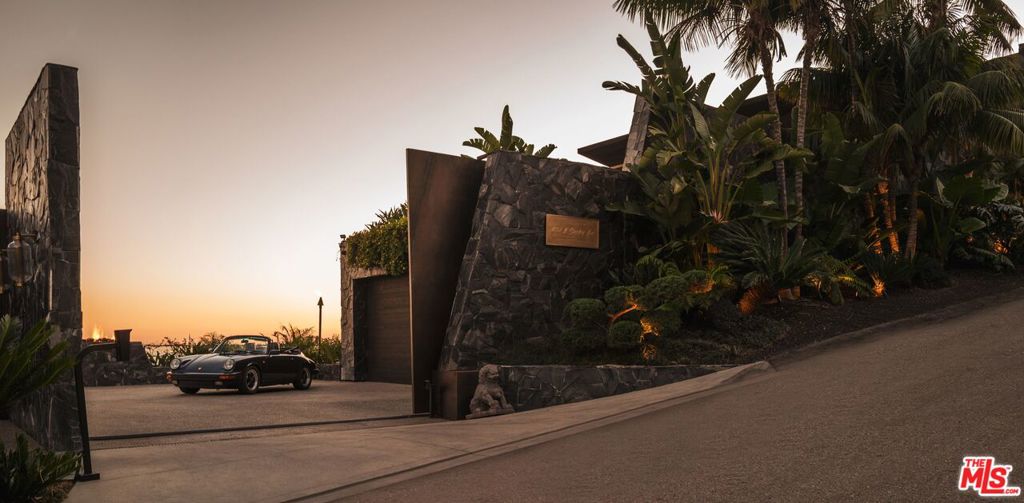 1851 N Stanley Avenue