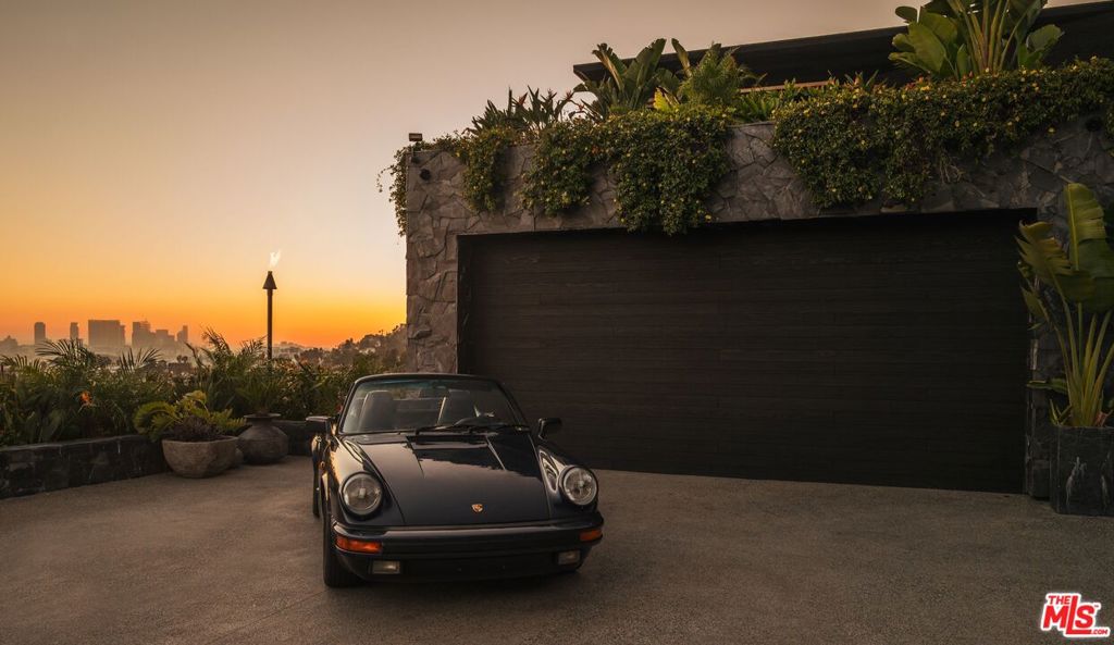 1851 N Stanley Avenue