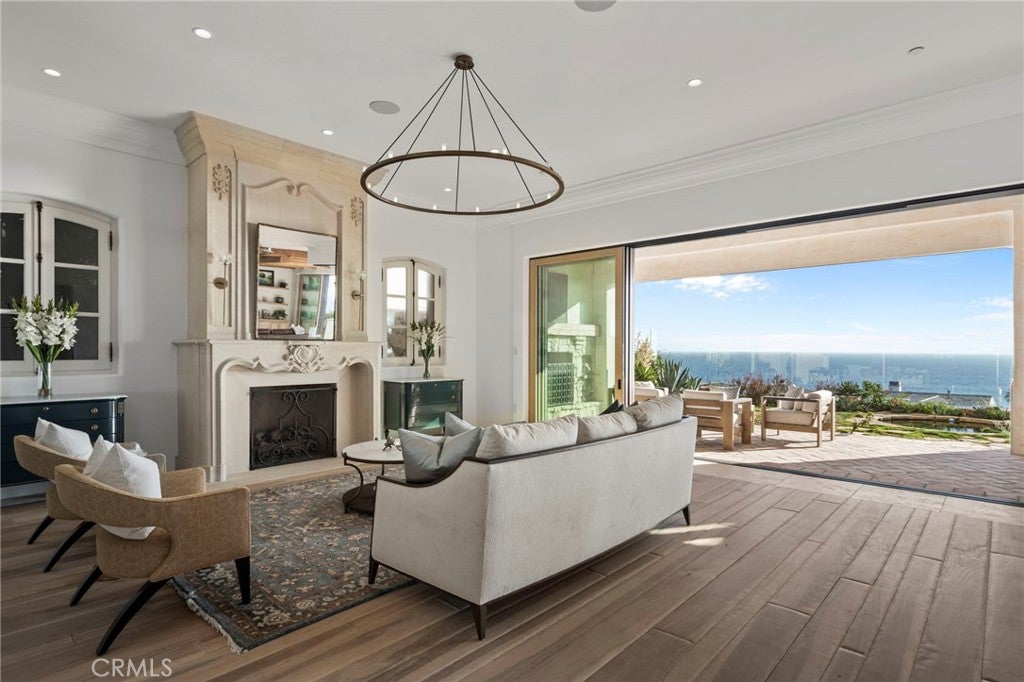 64 Ritz Cove
