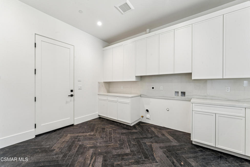Camarillo, California, 93010, United States, 7 Bedrooms Bedrooms, ,7 BathroomsBathrooms,Residential,Active,2019477