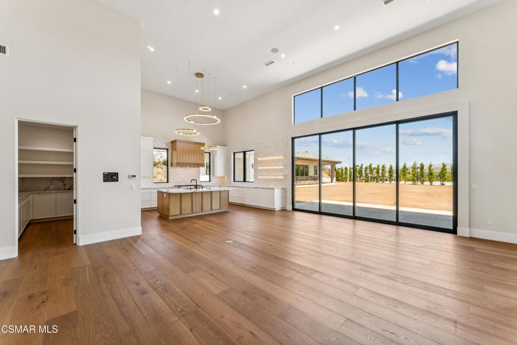 Camarillo, California, 93010, United States, 7 Bedrooms Bedrooms, ,7 BathroomsBathrooms,Residential,Active,2019477