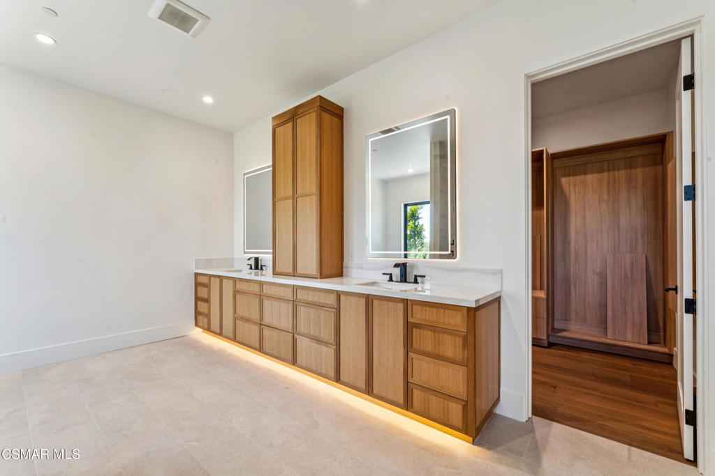 Camarillo, California, 93010, United States, 7 Bedrooms Bedrooms, ,7 BathroomsBathrooms,Residential,Active,2019477