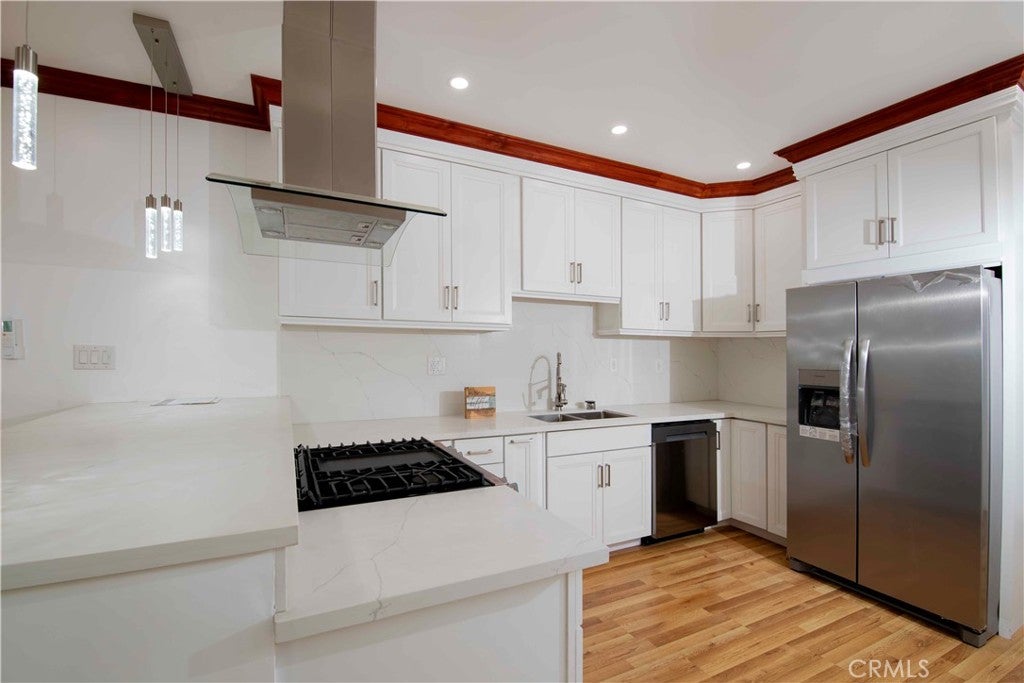 1330 W 48th