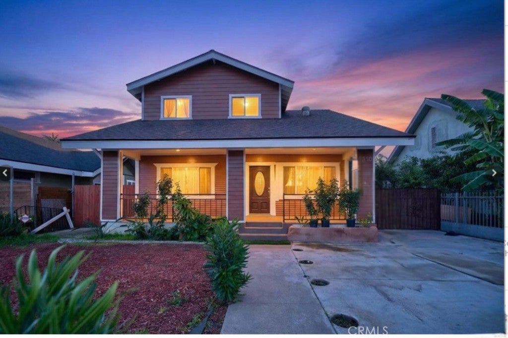 Photo of 1330 W 48th St, Los Angeles, CA 90037 (MLS # SR26201562)