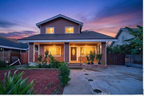 Photo of 1330 W 48th St, Los Angeles, CA 90037 (MLS # SR26201562)