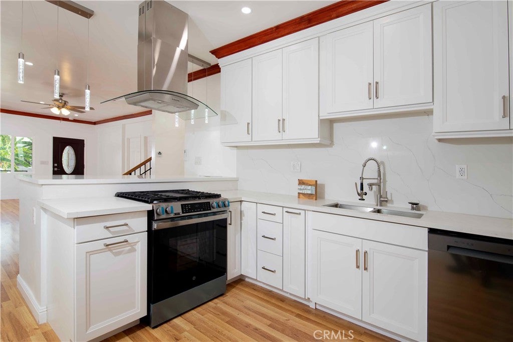 1330 W 48th