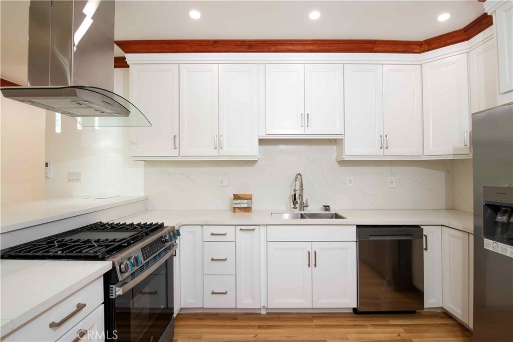 1330 W 48th