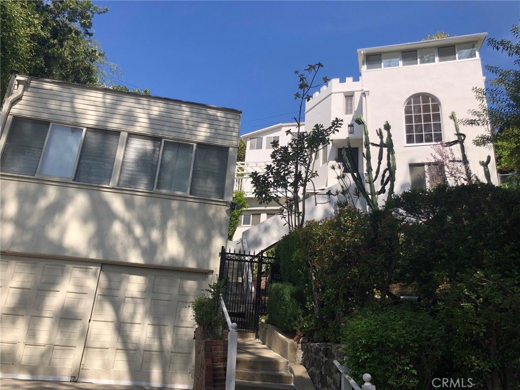 Photo of 5924 Graciosa Drive, Los Angeles, CA 90068 (MLS # SR26010717)
