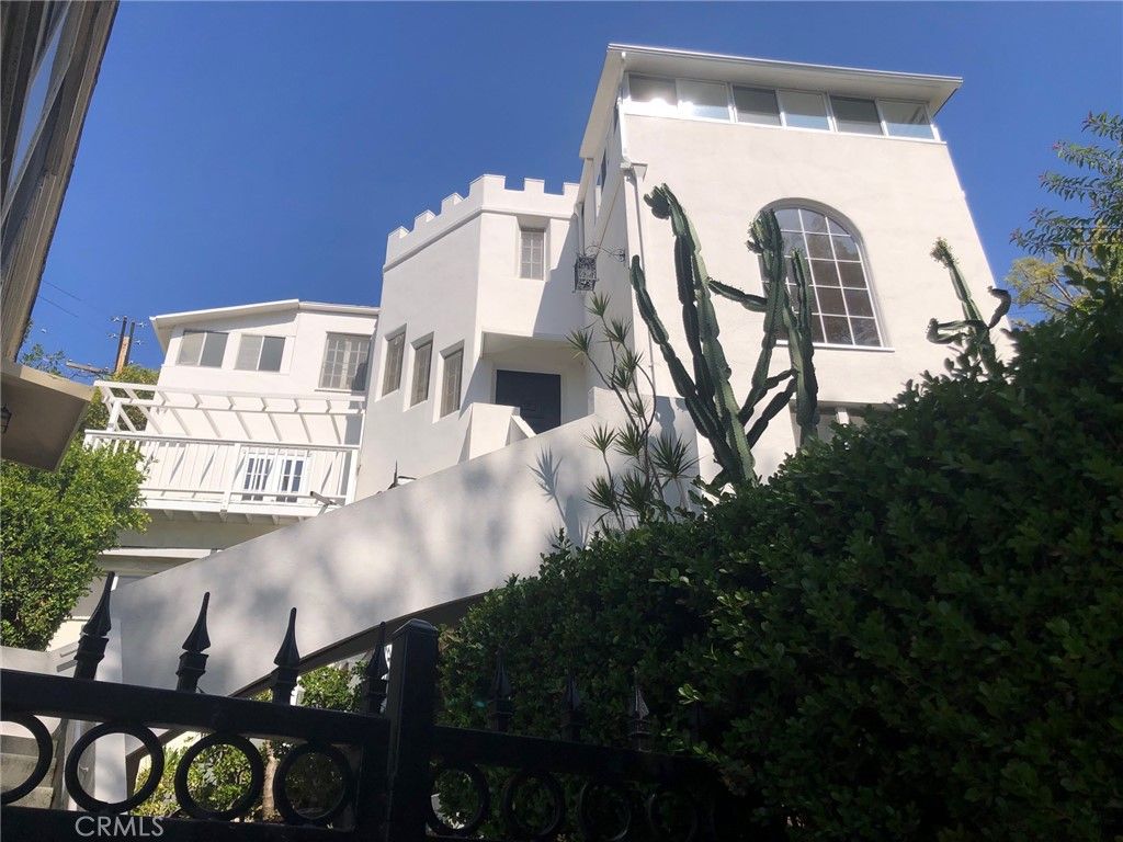 Photo of 5924 Graciosa Drive, Los Angeles, CA 90068 (MLS # SR26010717)