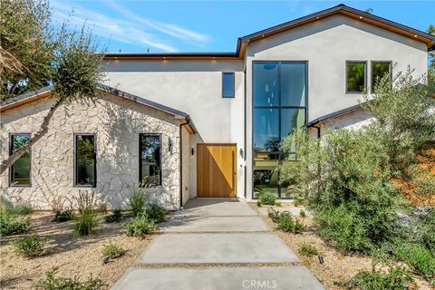 Photo of 5149 Beeman Avenue, Valley Village, CA 91607 (MLS # SR25201520) Photo of 5149 Beeman Avenue, Valley Village, CA 91607 (MLS # SR25201520)