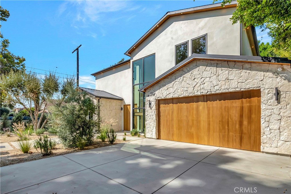Properties 2 5149 Beeman Avenue