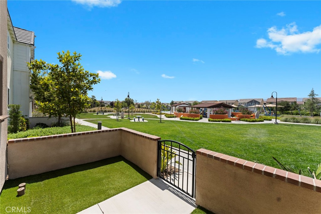 8729 Roving Place