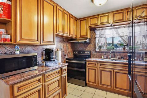 Photo of 27505 Tampa Ave Ave #29, Hayward, CA 94544 (MLS # 41130260)