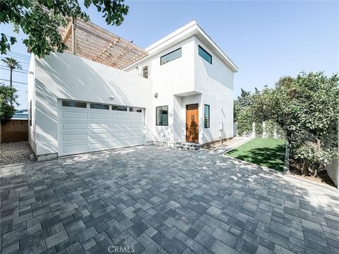 Photo of 18113 Marilla St, Northridge, CA 91325 (MLS # SR26062891)