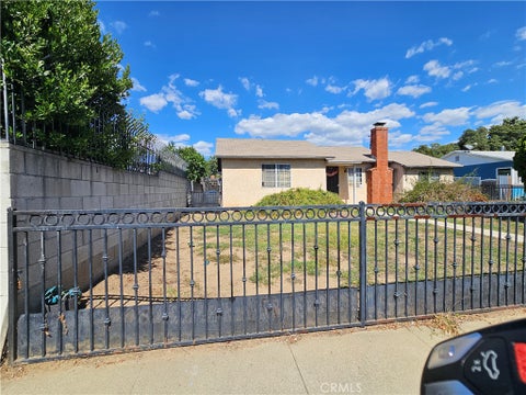 Photo of 141 E Magnolia ST, Pomona, CA 91767 (MLS # CV26213594)