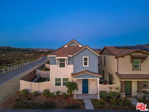 Photo of 27639 Sawtooth Lane, Canyon Country, CA 91387 (MLS # 25596205)
