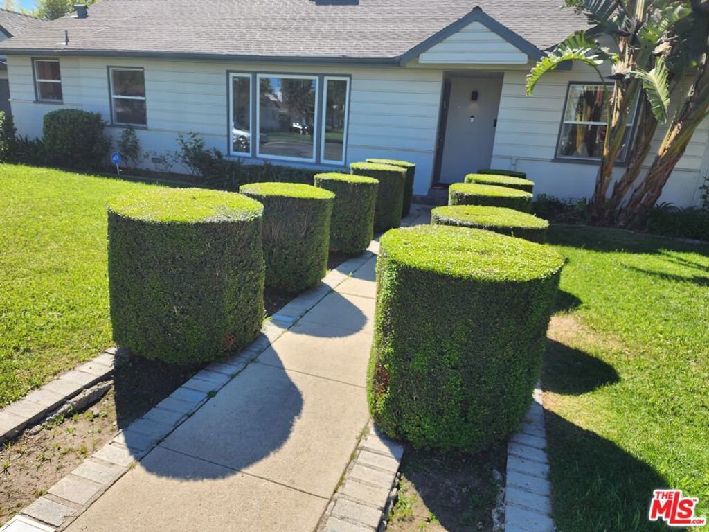 Photo of 13232 Otsego Street, Sherman Oaks, CA 91423 (MLS # 26667995)