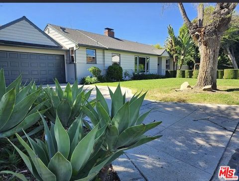 Photo of 13232 Otsego Street, Sherman Oaks, CA 91423 (MLS # 26667995)
