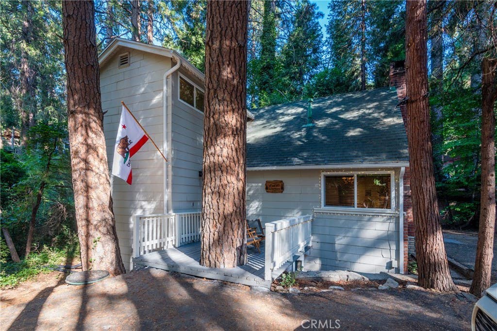 Photo of 640 Pyramid DR, Crestline, CA 92325 (MLS # IG26144288)