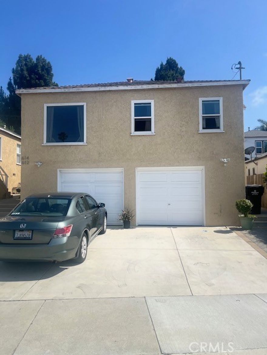 Great income property opportunity in North Inglewood. Property is located near 405 & 105 freeways, LAX, SOFI STADIUM, INTUIT DOME, KIA FORM,YOUTUBE THEATER, SHOPPING, PARKS, BUSES AND MORE. Both units feature 2br/1ba. Each has their own garage. This is one of the fastest growing neighborhoods. Enjoy the low maintenance lot and relax with a peace of mind.