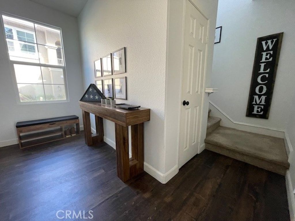 Photo of 27262 Riverview Ln, Valencia, CA 91354 (MLS # SR26055980)