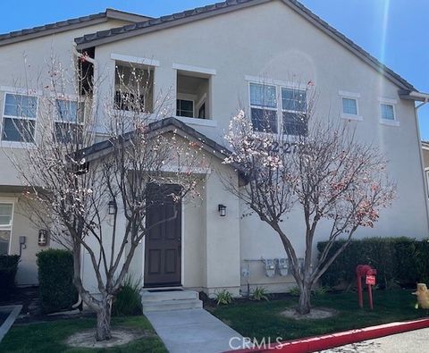 Photo of 27262 Riverview Ln, Valencia, CA 91354 (MLS # SR26055980)