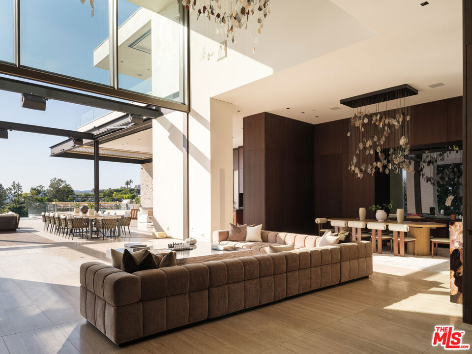 1305 Collingwood Place