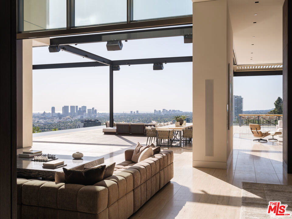 1305 Collingwood Place