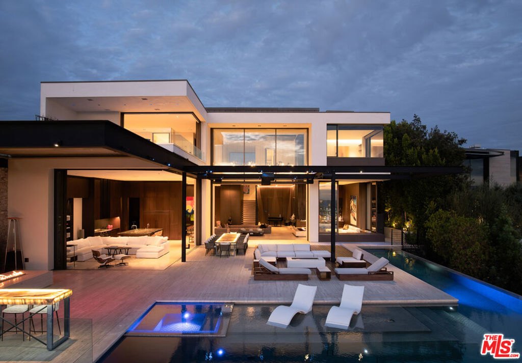 1305 Collingwood Place