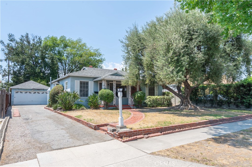 Charming North Hollywood Home with ADU Potential & Spacious Yard
Welcome to this 3-bedroom, 1-bathroom home offering 1,026 sq ft of living space on an impressive 8,000 sq ft lot. Located within walking distance to schools, parks, and the Canyon Plaza Shopping Center, this property combines convenience with opportunity.
Inside, the home features a functional layout ready for your personal touch — perfect for those looking to renovate and make it their own. The spacious backyard offers plenty of room to create your dream outdoor oasis, garden, or entertaining space.
A long driveway provides ample parking for your cars, RVs, and the detached 2-car garage is ideal for an ADU conversion (buyer to verify), adding even more value and versatility. With its prime location, generous lot size, and untapped potential, this property is a fantastic opportunity for first-time buyers, investors or anyone ready to create their dream home in vibrant North Hollywood. Don’t miss your chance to bring your vision to life!