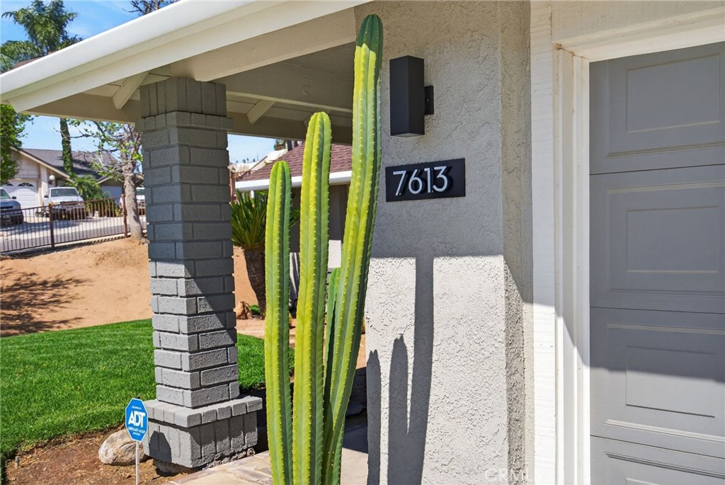 Properties 2 7613 Mountain Shadow