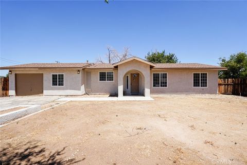 Photo of 21018 Little Beaver RD, Apple Valley, CA 92308 (MLS # DW26102708)