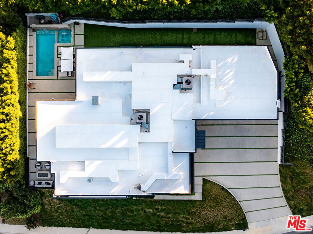 Photo of 16366 Sloan Drive, Los Angeles, CA 90049 (MLS # 26665421)