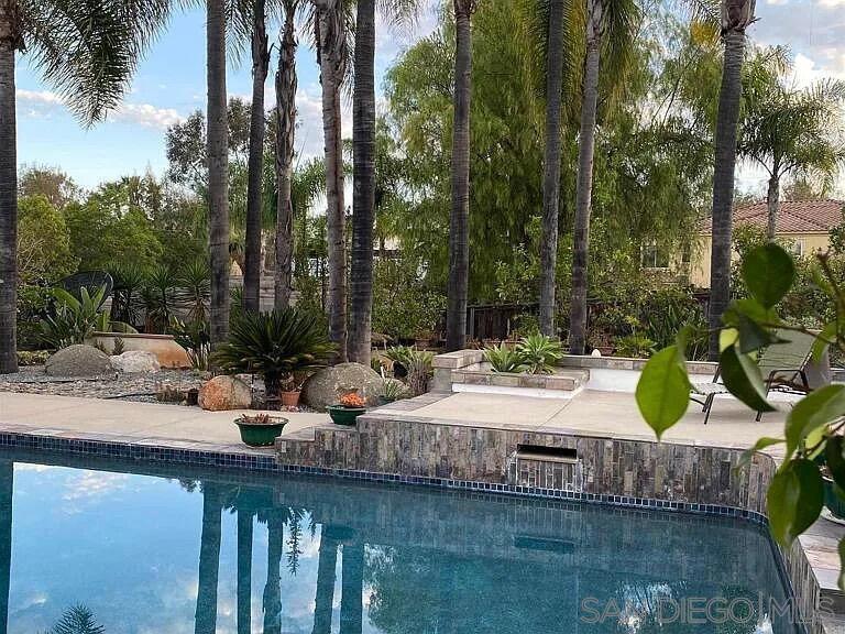1556 VIA RANCHO PKWY