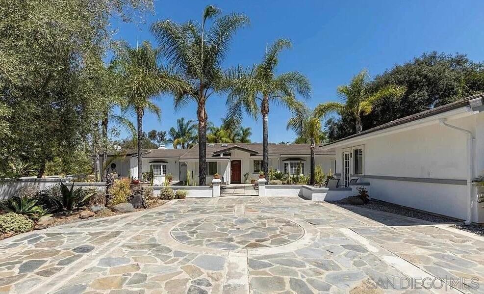 1556 VIA RANCHO PKWY