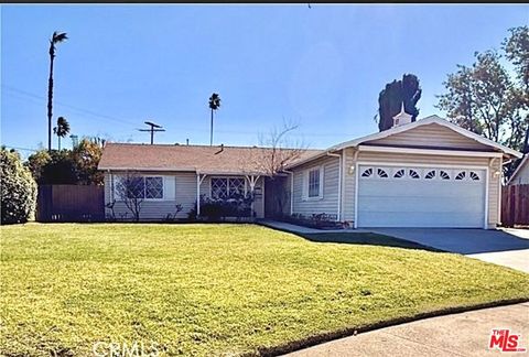 6300 Kenwater Avenue Woodland Hills CA 91367