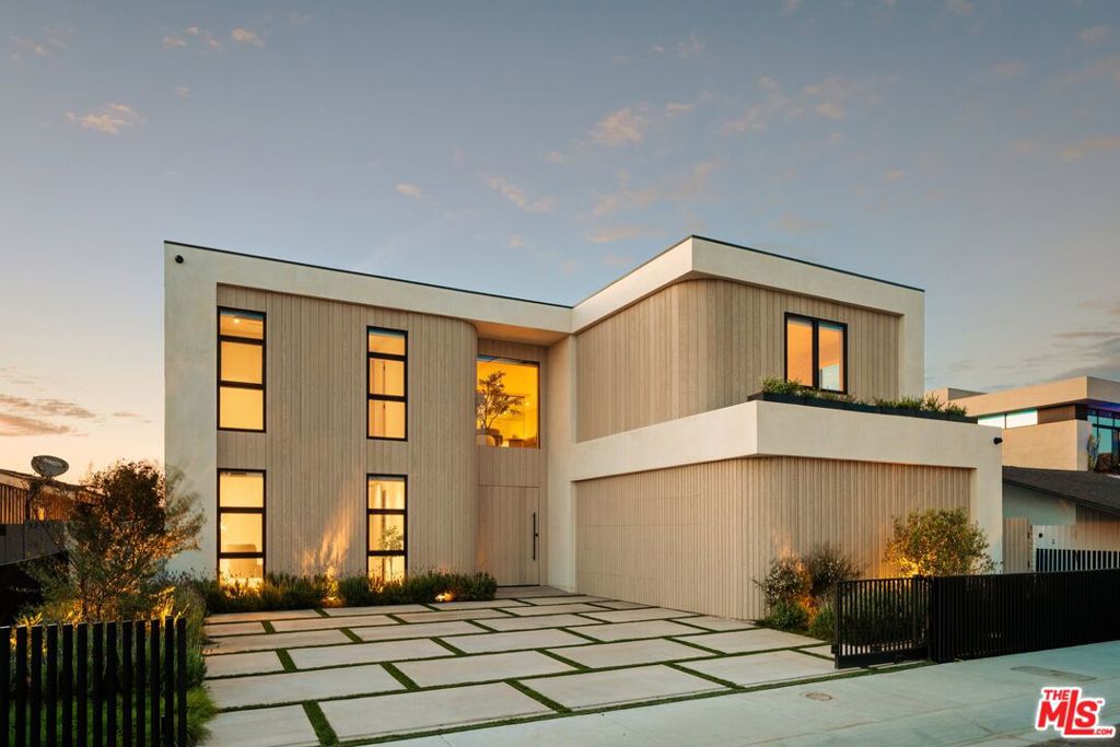 Photo of 3271 Easter Circle, Huntington Beach, CA 92649 (MLS # 26908677)