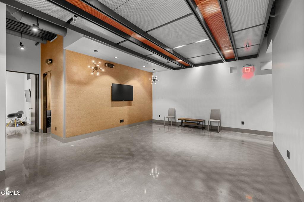 751 N Fairfax Avenue 102