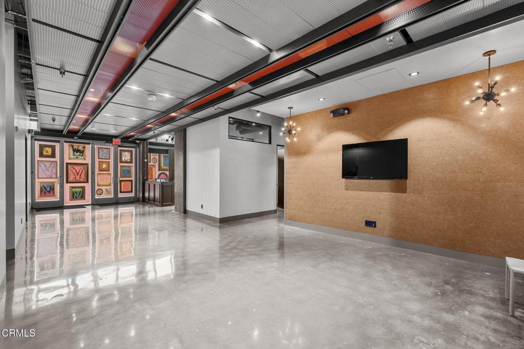 751 N Fairfax Avenue 102